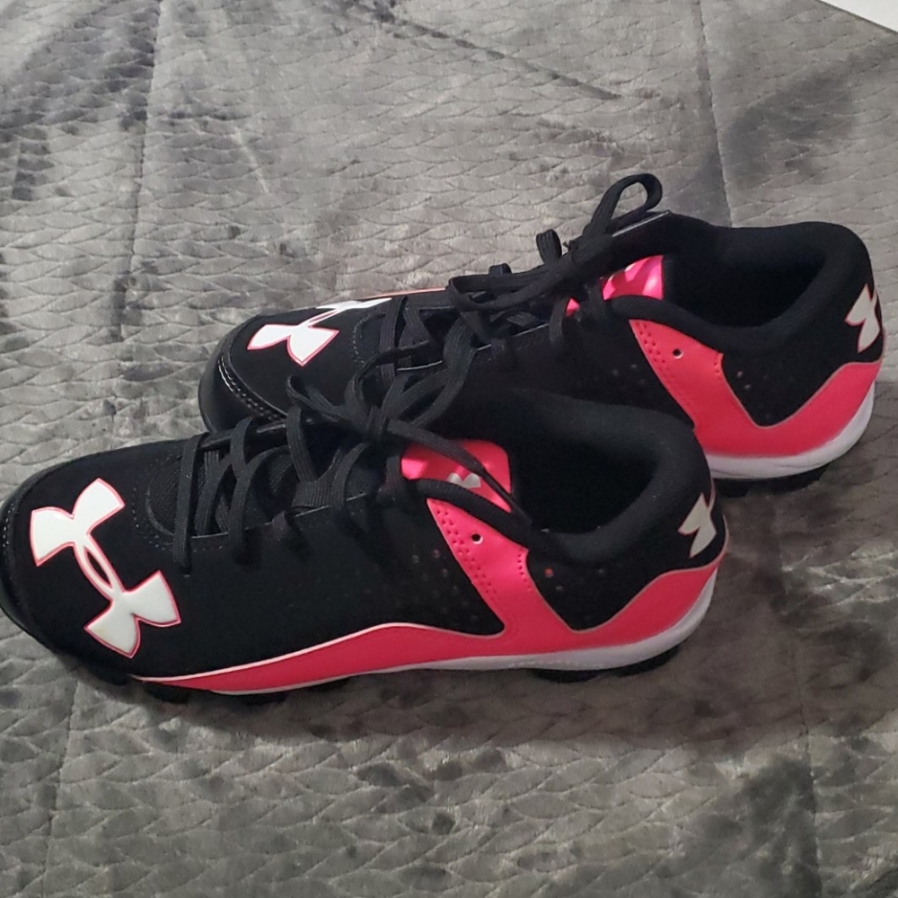 Cleats - Picture 4 of 9